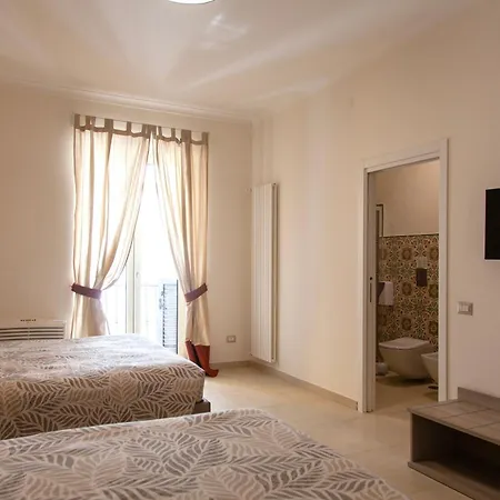 Opera 5 Affittacamere Napoli